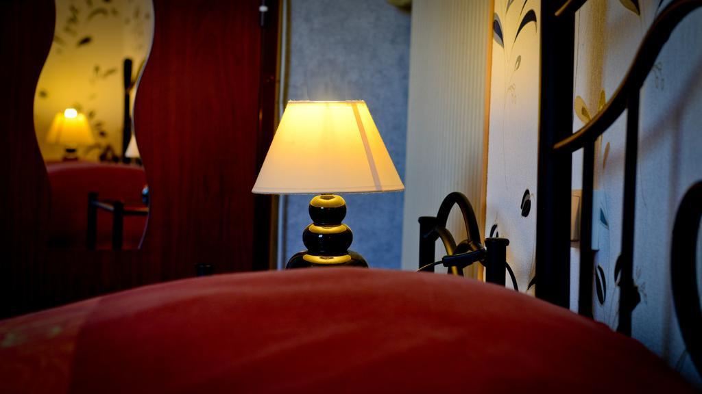 Le Castel De Larralde Hotell Assat Eksteriør bilde