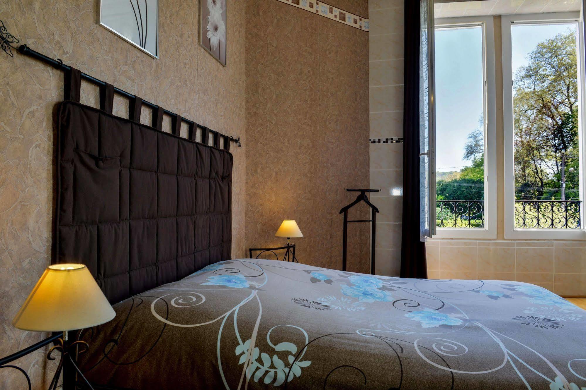 Le Castel De Larralde Hotell Assat Eksteriør bilde